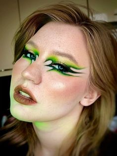 creative green makeup grunge Green Egirl Makeup, Festival Makeup Green, Green Skull Makeup, Aesthetic Green Makeup, Black And Green Makeup, Green Egirl, Green Goth Makeup, Brat Board, Green Makeup Looks