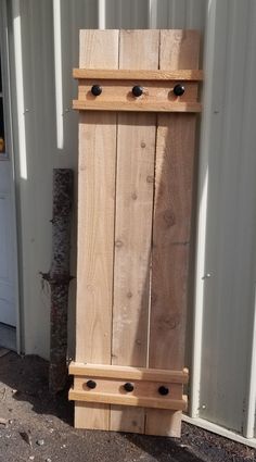 a wooden bench sitting in front of a building