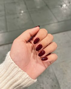 dark red nails (spiced berry by DND) Short Nails Ideas Maroon, Glossy Maroon Nails, Dark Red Gel Manicure, Short Round Nails Burgundy, Nails Short Red Dark, Burgundy Nails Oval Shape, Short Maroon Almond Nails, Dark Red Nails Pale Skin, Almond Shape Maroon Nails