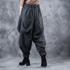 Loose-Fitting Designer Harem Pants Womans Black Balloon Pants in Black One Size - Morimiss.com Non Binary Outfits, Balloon Trousers, Plus Size Harem Pants, Pants Drawing, Black Balloon, Black Harem Pants, Winter Trousers, Harem Trousers, Balloon Pants