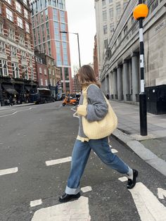 yellow bag, woven bag, anthropologie bag, baggy jeans, loafers, loafers outfit, baggy jumper, grey jumper, bottega, london girl, london style, spring outfit, spring style, yellow details London Style Spring, Woven Bag Outfit, Yellow Jumper Outfit, Loafers Outfit Winter, Casual Loafers Outfit, Yellow Bag Outfit, Anthropologie Bag, Baggy Jumper, Airport Outfit Summer