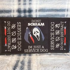 a patch on a blanket that says don't scream i'm just a service dog