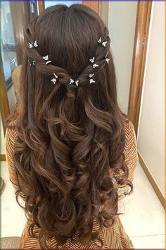 Dreamy Prom 'Dos: Romantic Hairstyles for Your Special Evening Indian Wedding Hairstyles, Romantic Hairstyles, Quince Hairstyles, Hairstyle Look, Braids For Long Hair, Hair Photo, Beauty And Lifestyle, Life Tips, Down Hairstyles