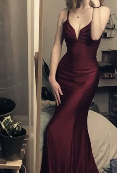 Dark Burgundy Prom Dress, Burgundy Dress Formal, Dark Red Prom Dress, 22th Birthday, Maroon Dresses, Red Wine Dress, Dark Red Dress, Gaun Koktail, Burgundy Prom Dresses