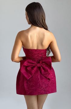 THE dress of the season has landed and you're going to be obsessed. Meet Elenora, our dreamy mini with a pretty structured skirt and waist cinching bodice. This strapless style is complete with lace up and an oversized bow to the back for perfect feminine drama. 



Colour: Red.

Premium non-stretch floral jacquard.

Strapless design.

Waist cinching.

Detachable bow.

Oversized bow detail to back.

Voluminous, structured skirt.

Lace up to the reverse.

Mini length.

Model is an XS and is weari Homecoming Dresses Corset, Structured Skirt, White Dress Spring, Midi Dress Wedding Guest, Long Sleeve Homecoming Dresses, Split Long Dress, Homecoming Dresses Long, Maxi Dress Sale, Sparkle Dress