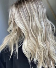 Dyed Blonde Hair, Zero One, Blonde Hair Inspiration, Haircut And Color, Hair Skin Nails, Hair Inspo Color, Dream Hair, Love Hair