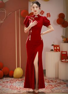 Qipao-inspired red dress Modern Chinese Wedding Dress, Red Chinese Dress, Chinese New Year Outfit, Chinese Gown, Red Silhouette, Red Cheongsam, Chinese Cheongsam Dress, Dress Elegant Short, Chinese Fancy Dress