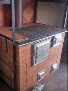 an old fashioned stove is on display in a room