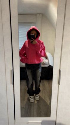 Girl wearing a pink hoodie with black jeans and Jordan 4s. Shes standing in front of a mirror. Military Black Jordan 4 Outfit, Jordan 4 Military Black Outfit, How To Style Jordans, Styling Jordans, Jordan 4’s, Black Jordans, Jordan Outfits