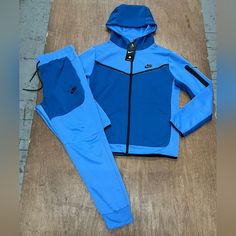 Brand New Never Worn Nike Suit, Nike Sweat Suit, Nike Winter Jackets, Nike Sweatsuit, Blazers Men, Men Nike, Sweat Suit, Running Vest, Vintage Vest