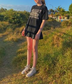 Tennis Skirt Outfit Tshirt, Skirt And Big Tshirt Outfit, Oversized Top And Skirt, Skirt Big Shirt, Baggy Shirt And Skirt, Tshirt And Skirt Outfits, Tennis Skirt Summer Outfit, Skirt With Oversized Shirt, Skirt And Oversized Shirt