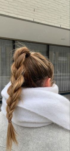 Outfit With Braided Hair, Hairstyle Ideas 2023, Aesthetic Blonde Hairstyles, Dress Won’t Zip Hack, Hairstyles Autumn 2023, Rbt Hairstyles, Air Port Hair Styles, Hairstyles Winter 2023, Winter Hairstyles 2023