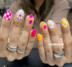 Nail Ideas Dip Powder Summer, Structure Nails, Groovy Nail Designs, Bright Fun Nails, Luminary Nails Design, Groovy Nail Art, Funky Summer Nails, Groovy Glam, Teen Nails