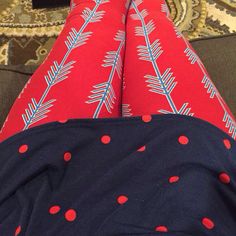 LuLaRoe Leggings and Irma tunic! Lula Outfits, Tunic Outfit, Blue Arrow, Tunic Leggings, Lula Roe, Lularoe Outfits, Match Colors, Lularoe Styling, Lula Roe Outfits