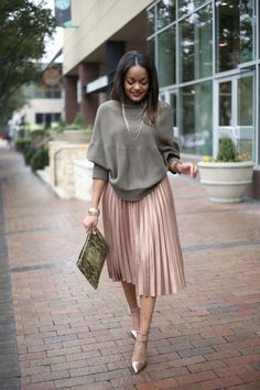 Elegant Midi Skirt, Rok Outfit, Pleated Skirt Outfit, فستان سهرة, Modest Clothing, Skirt Midi, Outfits Spring, Midi Skirts, A Skirt