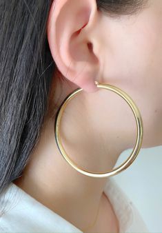 Beautiful 14k Yellow Gold Classic Hoop Earrings. These Classic Earrings Can Be Worn In Any Activity, Including Shower and Pool. Perfect Gift To Give To Yourself To Someone Special. ...All Jewelry Is New And Inspected For Quality Assurance... Item Detail: Metal: 14k yellow gold Width: approx 3.7-4mm Length: 2.5 Inches Closure: snap closure Thank You For Taking The Time To Look At My Shop. I Hope You Enjoyed My Pieces As Much As I Enjoyed Creating Them For You. Gold Hoop Earrings Aaa Quality, Tarnish-resistant Luxury Hoop Earrings, Classic Small Hoop Earrings Aaa Quality, Aaa Quality Small Hoop Classic Earrings, Aaa Quality Yellow Gold Hoop Earrings, Classic Round Hoop Earrings Pierced, Fine Jewelry Yellow Gold Round Hoop Earrings, White Gold Plated Round Hoop Earrings, White Gold-plated Round Hoop Earrings