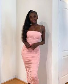 ♡ B L A C K B A R B I E ♡ on Twitter: "ʙʟᴀᴄᴋ ᴡᴏᴍᴇɴ ɪɴ ᴘɪɴᴋ 💕✨… " Queen Aesthetic, Dark Skin Beauty, James Charles, Person Standing, Dark Skin Women, How To Pose, Pink Dress