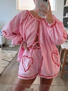 Rosa Dulce Collar   Guingán,A cuadros  Embellished No-Elástico Lovecore Fashion, Shorts Rosa, Mid Size Outfits, Heart Print Blouse, Light Pink Shorts, Light Pink Tops, Pink Checkered, Summer Sewing, Summer Shorts Outfits