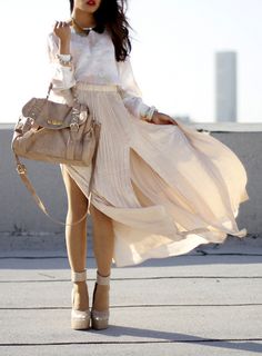 lovely style.... How To Wear A Pleated Skirt, Draping Skirt, Olivia Lopez, Split Skirt, Club Monaco, Looks Style, White Outfits, Mode Inspiration, Collar Necklace