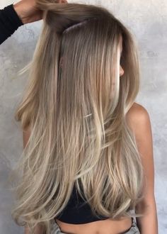 Rambut Brunette, Brunette Hair With Highlights, Dirty Blonde Hair, Brown Hair Balayage, Dark Blonde Hair, Blonde Hair Looks