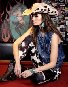 Midnight Cowboy, Cowhide Print, Cowgirl Fashion, Cowboy Girl, Double D Ranch, Painted Hats, Cowboy Outfits, Cowgirl Chic