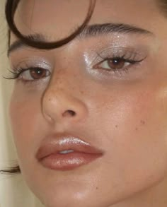 Makeup Looks Trending, Just Eyeshadow Look, Red Lip Silver Eye Makeup, Make Up For Fair Skin And Blue Eyes, Soft Fem Makeup, Light Sparkle Makeup, Ethereal Wedding Makeup Brown Eyes, Makeup Looks For Brunettes Brown Eyes, Minimal Glam Makeup