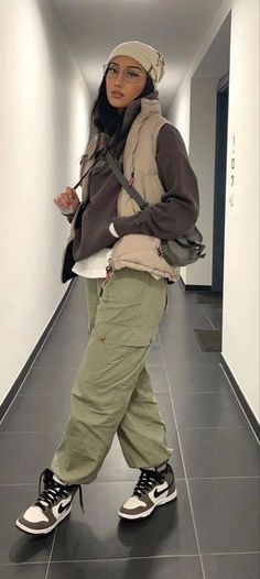 12 Best Cargo Pants for Women to Elevate Your Style in 2023 Cargo Pants Outfit Winter, Green Cargo Pants Outfit, Best Cargo Pants, Cargo Pants For Women, Street Style Outfits Casual, Winter Pants Outfit, Jeans Outfit Winter, Outfit Streetwear