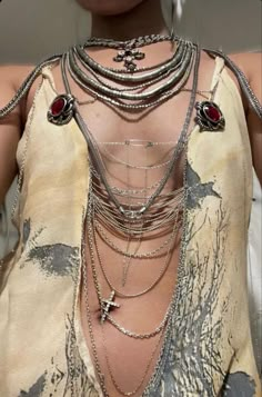 Esoteric Fashion, Y2k Hairstyle, Jewelry Cross, Estilo Hippie, Red Jewelry, Mode Inspo, Outfits Fashion, Jewelry Inspo, Mode Vintage