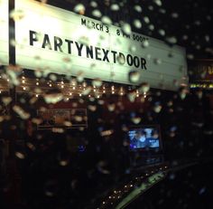 Party exterior Rap Aesthetic, Jolie Photo, Night Aesthetic, Aesthetic Images, Room Aesthetic, Grunge Aesthetic