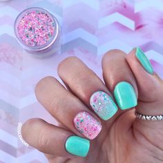 Short Dip Nail Inspiration, Neon Dip Nails Short, Sparkly Summer Nails Glitter, Spring Dip Powder Nails, Summer Glitter Nails, Coral Gel Nails, Euphoria Nails, Summer Nails 2023