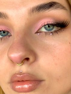 Pink Makeup Looks Euphoria, Cute Make Up Looks Colorful, Makeup Look Rhinestones, Pink And Rhinestone Makeup, Pastel Outfit Makeup, Pink Highlighter Makeup Look, Pastel Pink Eyeshadow Looks, Pastel Colors Makeup, Pink Jewel Eye Makeup