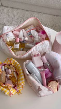 Household Accessories, Everyday Bag Essentials, What In My Bag, Bag Essentials, Pink Girly Things, Birthday List