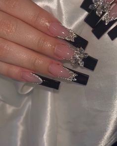 Silver Gem Nails Rhinestones, Black And Silver Baddie Nails, Black Nails Ideas With Gems, Glam Nails Rhinestones Black, Black And Silver Nails With Rhinestones, Prom Nails Black Sparkle, Black Diamond Acrylic Nails, Nail Ideas For Black Prom Dress, All Black Quinceanera