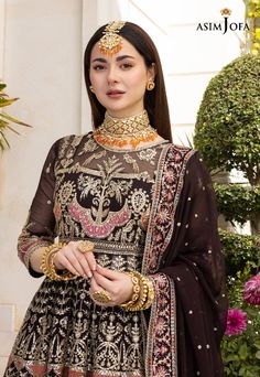 Braid Power: Effortless Hairstyles with Braided Headbands - Peinados con diadema trenzada Hania Aamir, Pakistani Dresses Online, Luxury Pret, Asim Jofa, Fancy Suit, Simple Pakistani Dresses, Party Wear Indian Dresses, Fancy Dress Design