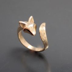 Fox Ring, Gold Fox, Jewelry Editorial, Spiral Ring, Ring Hand, Nose Jewelry, Twist Ring, Baby Fox, Ear Studs