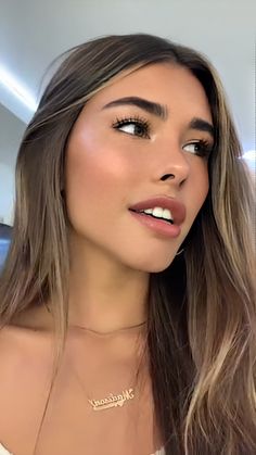 Indie 2020, Madison Beer Hair, Brown Hair Balayage, Brown Blonde Hair, Hair Inspiration Color, Hair Inspo Color, Madison Beer, Light Hair, Grunge Hair