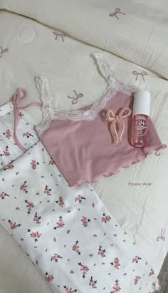 Home Wear Aesthetic, Cute Pink Pjs, Cute Pyjama Aesthetic, Coquette Sleepwear, Girly Pjs, Cute Pjs Aesthetic, Pink Pijama, Aesthetic Sleepwear, Pyjamas Aesthetic