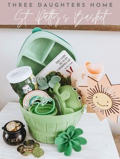 festive green St. Patrick's day gift basket for a toddler Easter Decor Outdoor, Gift Baskets For Kids, Baskets For Kids, Vintage Easter Decor