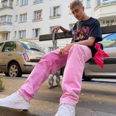 Mens Pink Pants, Pink Pants Outfit, Outfit Rosa, Hypebeast Clothing, Cozy Streetwear, Soft Egirl, Outfit Sneakers, Pink Streetwear, Pants Outfit Men