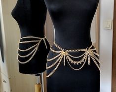 Festival Body Jewellery, Chain Reference, Chain Skirt, Gold Body Chain, Prom 2024, Chain Bra, Preformance Outfits, Chain Dress, Anklets Boho