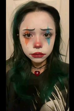 Soft Clown Makeup, Pennywise Makeup Tutorial, Girl Clown Makeup, Scary Pennywise, Easy Clown Makeup, Wedding Makeup Inspiration, Pennywise Makeup, Clown Face Paint