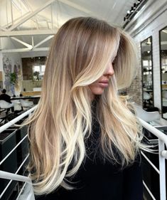 Blonde To Balayage, Hair Color Inspiration Blonde, Fall Blonde Highlights, Face Frame Highlights, Balayage Hair Copper, Frame Highlights, Blonde Hair With Roots, Bright Blonde Hair, Hair Contouring