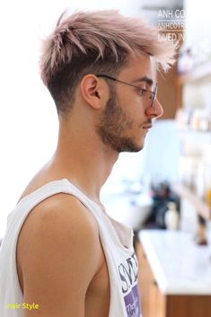 Haar-Trends 2018 der schönen Männer #männerfrisuren #frisuren #vollbart #männerfrisuren2018 #halblang High And Tight Haircut, Mens Hair Colour, Men Hair Color, Long Hair Color, Trendy Hair Color, Hair Color Highlights, Curly Hair Men, Mens Hairstyles Short