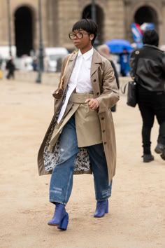 Paris Fashion Week 2024, Eclectic Fashion Style, Street Style Paris Fashion Week, Winter Wear Women, Fashion Week 2024, Casual Fridays, Paris Fashion Week Street Style, Gallery Owner, Denim Day