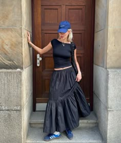 Linda Sza, Ruffle Skirt Outfit, Summer Outfit Aesthetic, Skirt Outfit Summer, Maxi Skirts Summer, Shorts Outfits Women, Maxi Skirt Outfits, Black Maxi Skirt, Casual Day Outfits