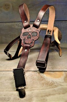 Leatherworking Projects, Leather Holster Pattern, Leather Suspenders Men, Custom Leather Belts, Mens Leather Accessories, Leather Suspenders, Leather Armor