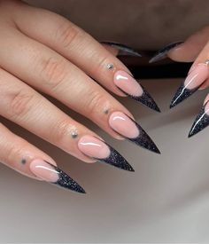 French Tip Stelito Nails, Basic Stiletto Nails, Short Acrylic Nails Stiletto, Pointy Nails Black, Black French Tip Stiletto Nails, Black Stilleto Nails Designs, Black Stiletto Nails Design, Stelito Nails, French Tip Stiletto Nails