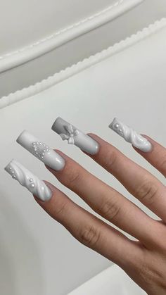 White Silver Nails, The Best Nails, Hippie Nails, Stylish Nails Designs, Classy Acrylic Nails, Classic Nails