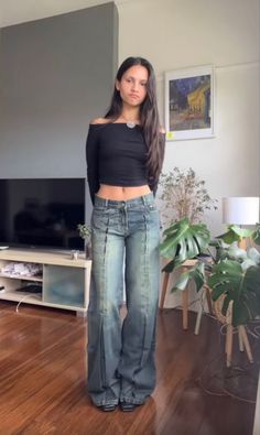 Low Waist Jeans With String, Vine Outfits, Classy Vs Trashy Outfits, Thrifted Winter Outfits, Thermal Shirt Outfit, Priscilla Outfits, Outfits Low Waist, Hippe Outfits, With Jean Top