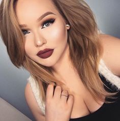 great contouring, dramatic burgundy lips, inner eye liner and smokey eyes. Nikkie Tutorials Makeup, Makeup 2016, Nikkie Tutorial, Burgundy Lips, Tutorials Makeup, Dark Lipstick, Beauty Make-up, Lip Paint, Drama Queen